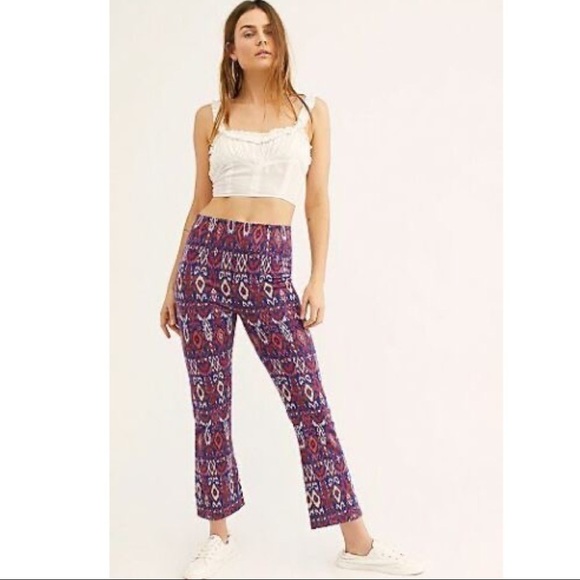 FREE PEOPLE Knit Flare Geometric Cropped Boho Pants Blue Red Sz 4 - Picture 1 of 5